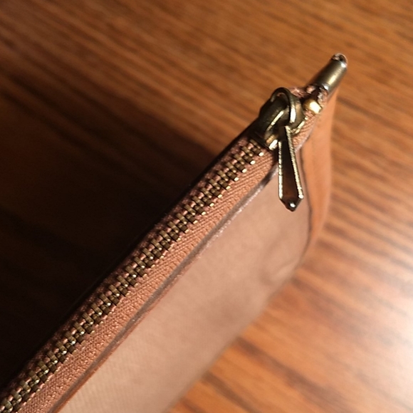 Brahmin Tan Fabric with Leather Pouch - Picture 4 of 6